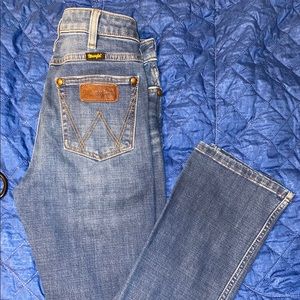 Wrangler Retro stacked bootcut size 28x32